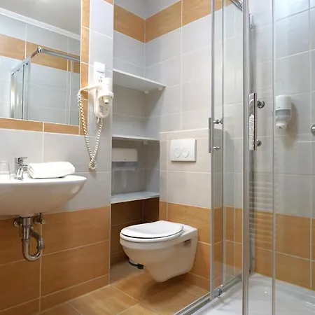 Balaton Colors 酒店 3*